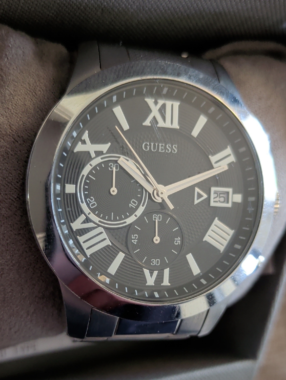 ⌚ GUESS - Requires Battery Replacement - Picture 3 of 8